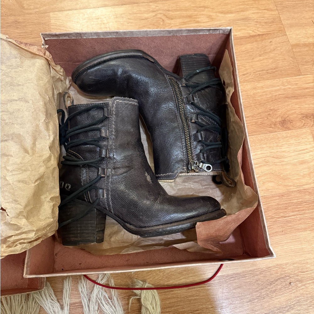 Bed Stu Shoes | Blaire Graphito Rustic Short Boot with Lace